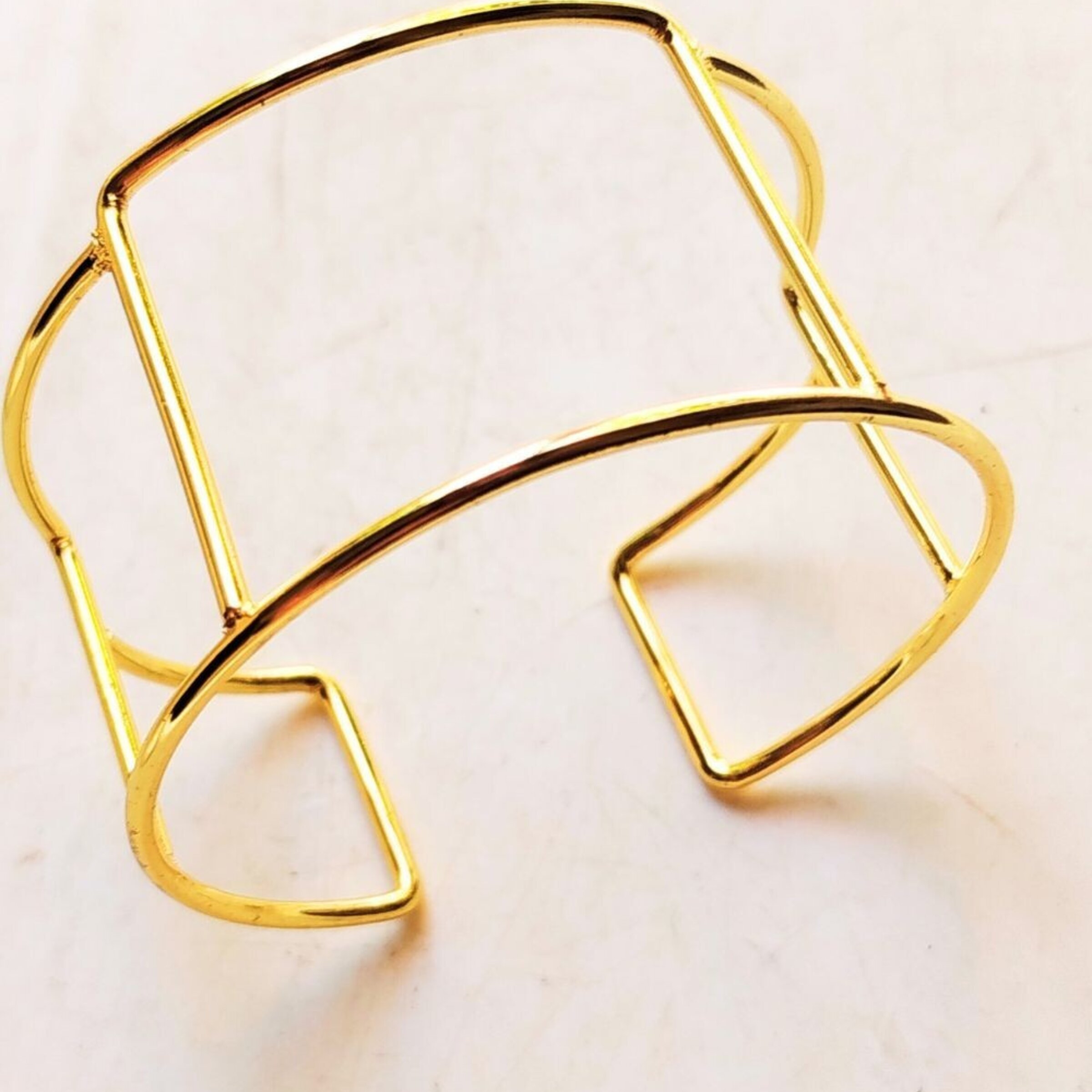 Pulseras, brazaletes y tobilleras.