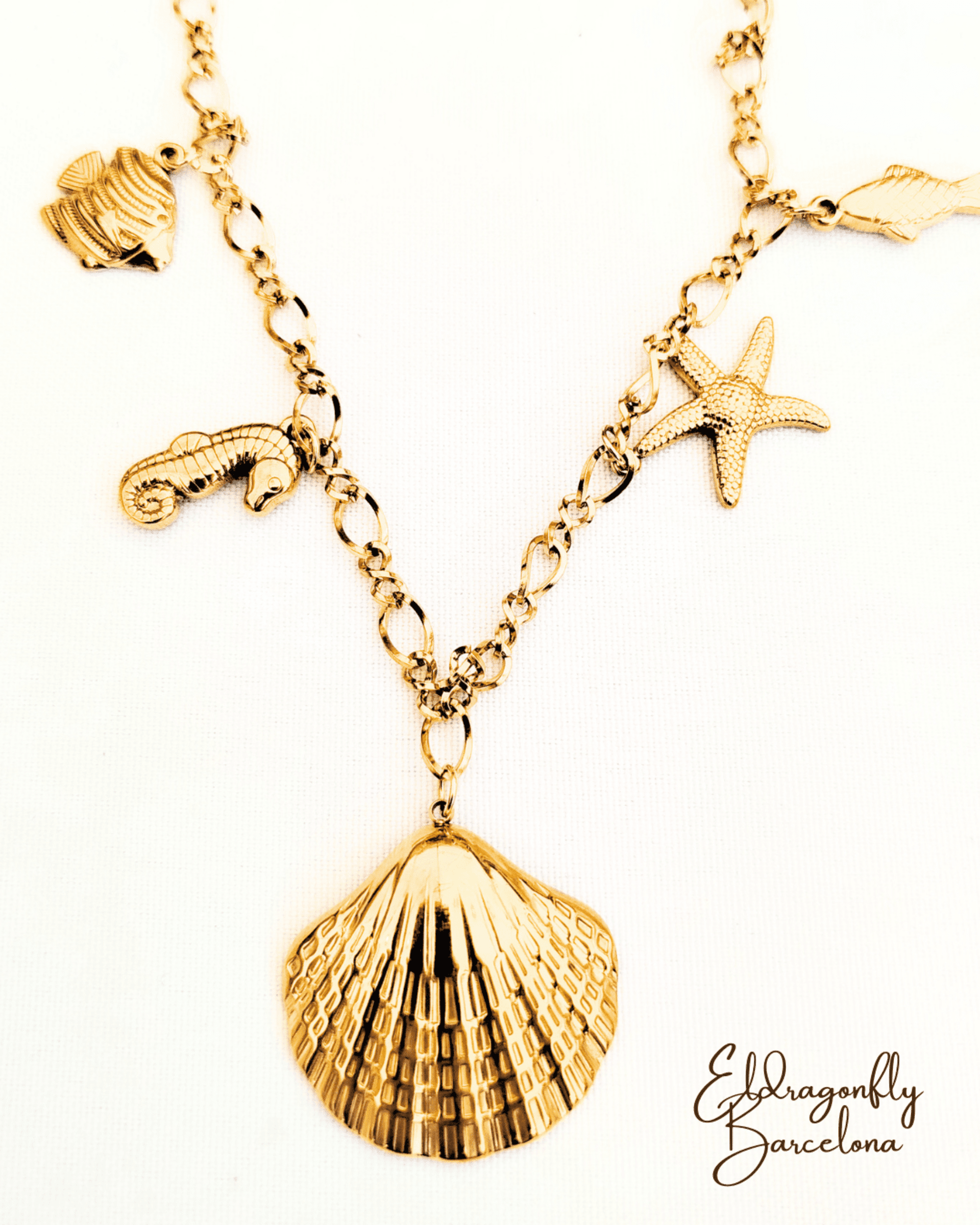 4 collares de estilo playero disponibles Libélula, sol, concha y estrella de mar - 3