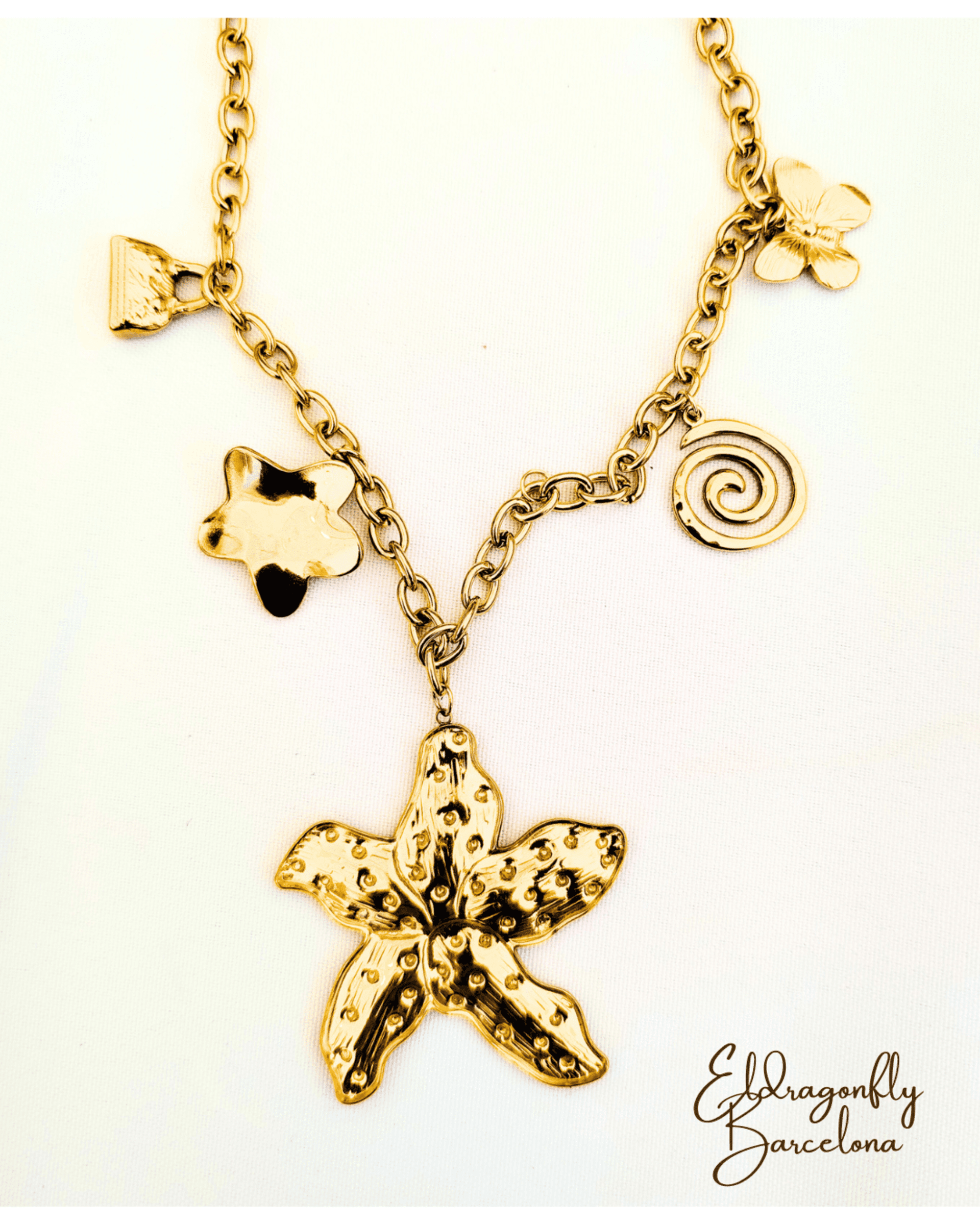 4 collares de estilo playero disponibles Libélula, sol, concha y estrella de mar - 4